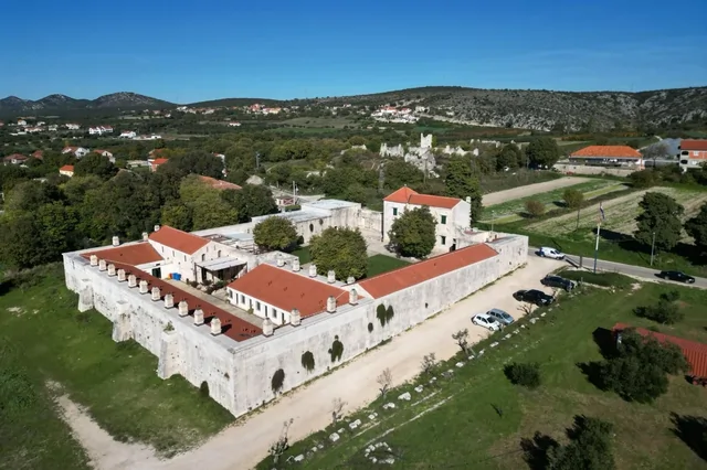 Monio-Weddings-Maskov-Han-alternative