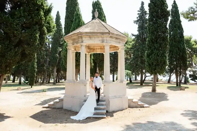 Monio-Weddings-Sustan-Church-Main