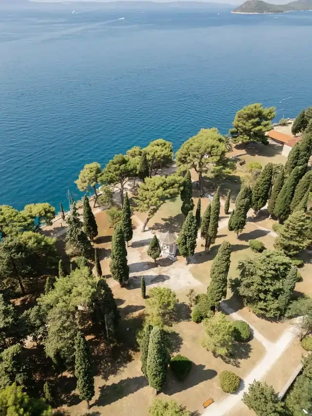 Monio-Weddings-Sustan-Church-alternative