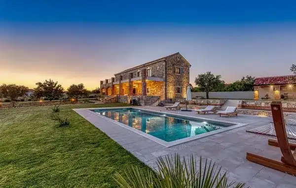 Monio-Weddings-Villa-Emily-alternative