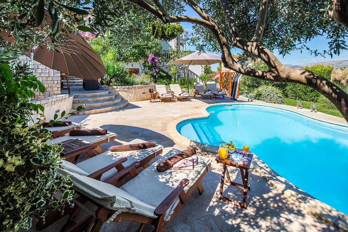 WhatsApp Image 2025-08-09 at 22.15.25 (1)