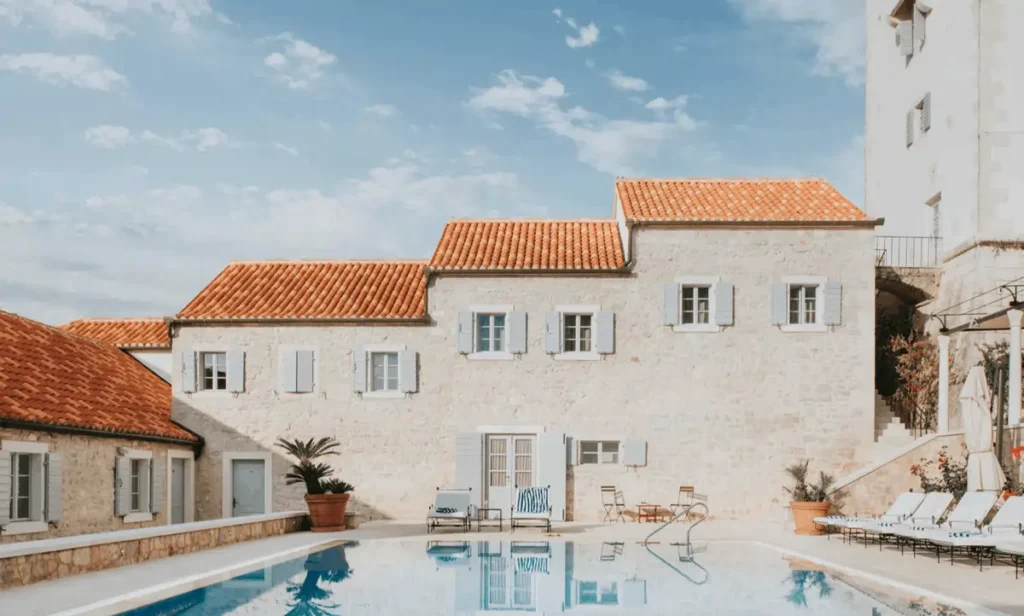 Monio-Weddings-Martinis-Machyr-pool