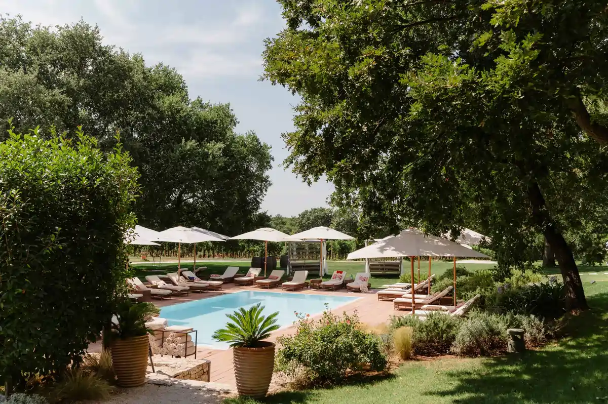 Monio-Weddings-Menghotty-pool